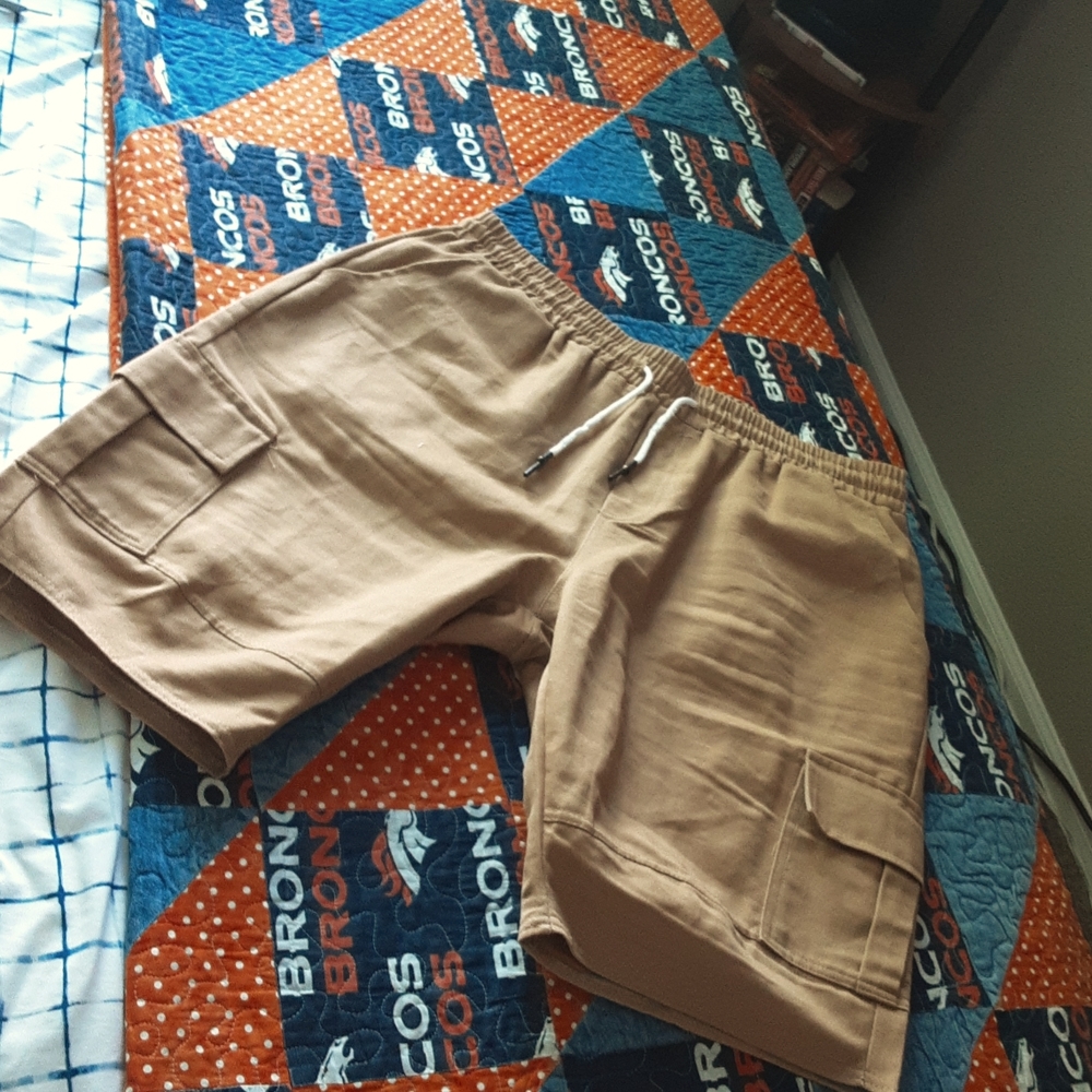 Worn three times, they are 34-36 brown Chinos shorts